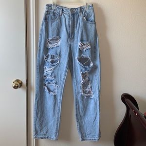 DISTRESSED BLUE JEANS